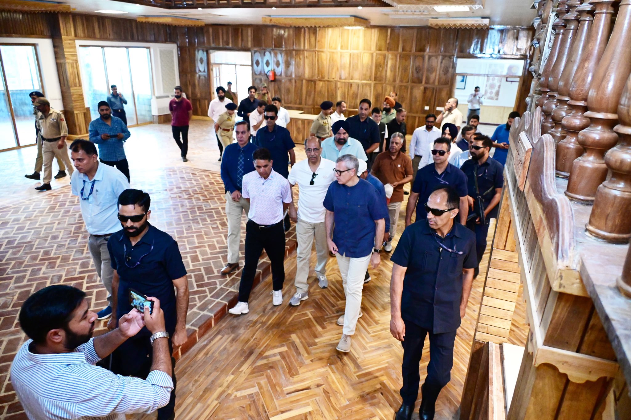 'CM Inspects Gulmarg Convention Centre, Stresses Timely Completion to Boost Tourism'