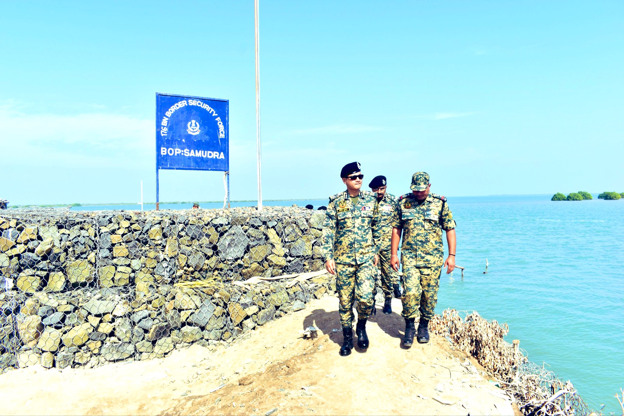 'DG BSF Reviews Security, Infrastructure in Gujarat Border Areas'