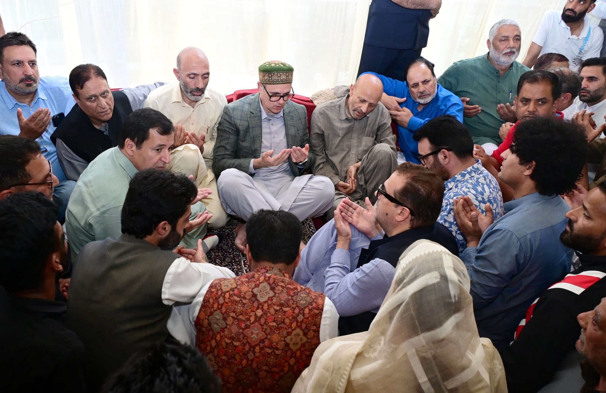 'CM Omar Abdullah visits residence of MP Er Rashid, expresses condolences'