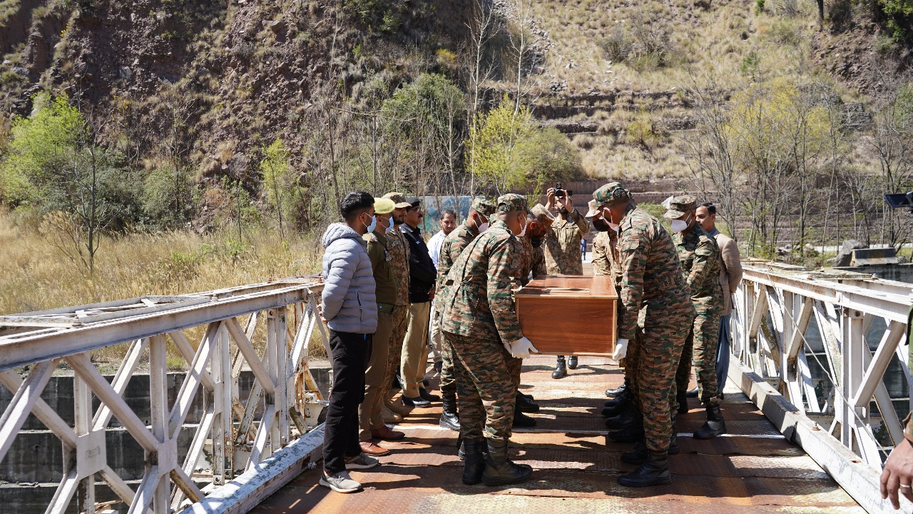 'INDIAN ARMY FACILITATES THE RETURN OF MORTAL REMAINS OF TWO MISSING YOUTHS IN URI FROM POJK'