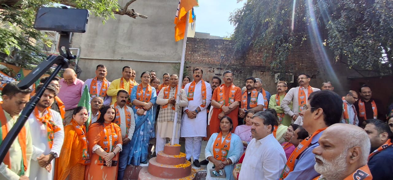 'BJP celebrates its Foundation Day across J&K, Ladakh,*  *Hoisted party flag at BJP Office Kachi chawni Jammu*'