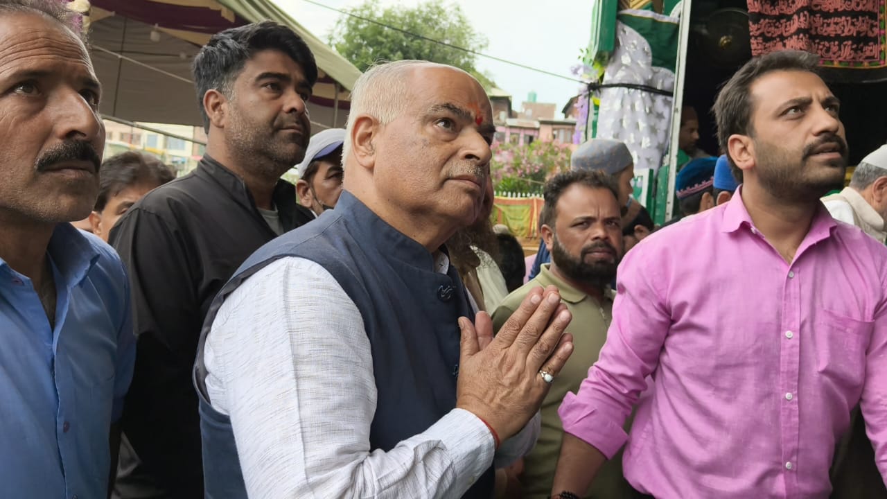 'BJP Leader Ashok Koul Attends Urs of Shah-e-Hamdan (RA) at Khanqah-e-Moula, Offers Prayers for Peace in Kashmir'