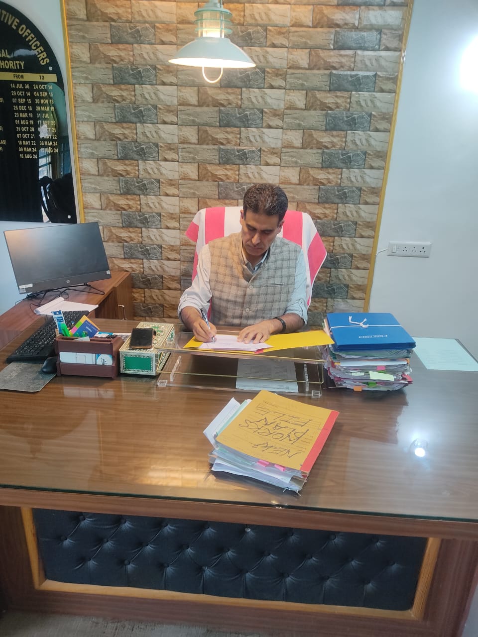 'Ahsanul Haq Chishti Assumes Charge as CEO, Wullar Manasbal Development Authority'