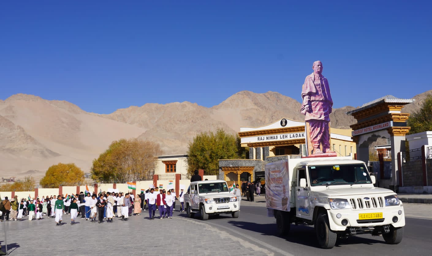 'Leh: LG Kavinder flags off Unity March on Rashtriya Ekta Diwas  Pays tributes to Sardar Vallabhbhai Patel on his 150th Birth Anniversary  Asks youth to make Ladakh a beacon of National Integration'