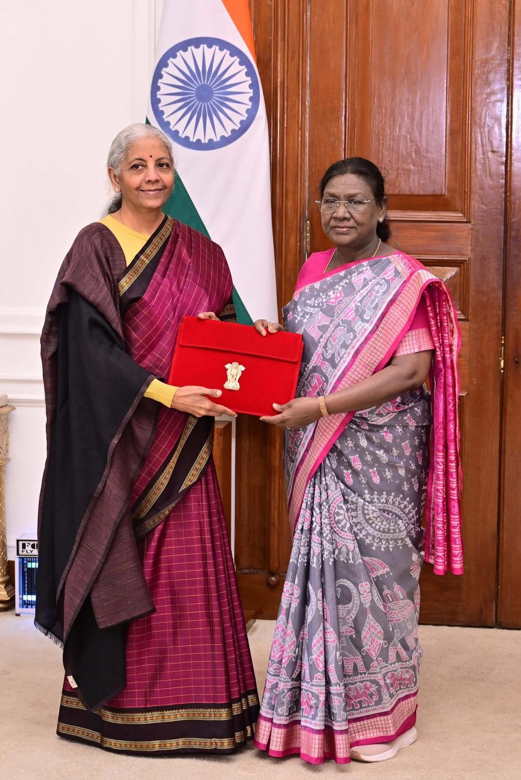 'Finance Minister Meets President Murmu Ahead of Union Budget'