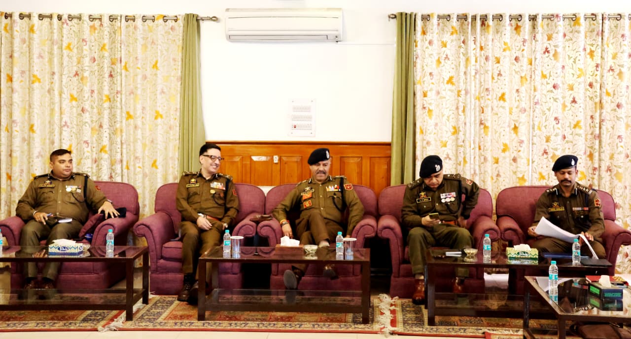 'DGP Nalin Prabhat Reviews Security Preparedness in Budgam, Stresses Intensified Action Against Terror Networks'
