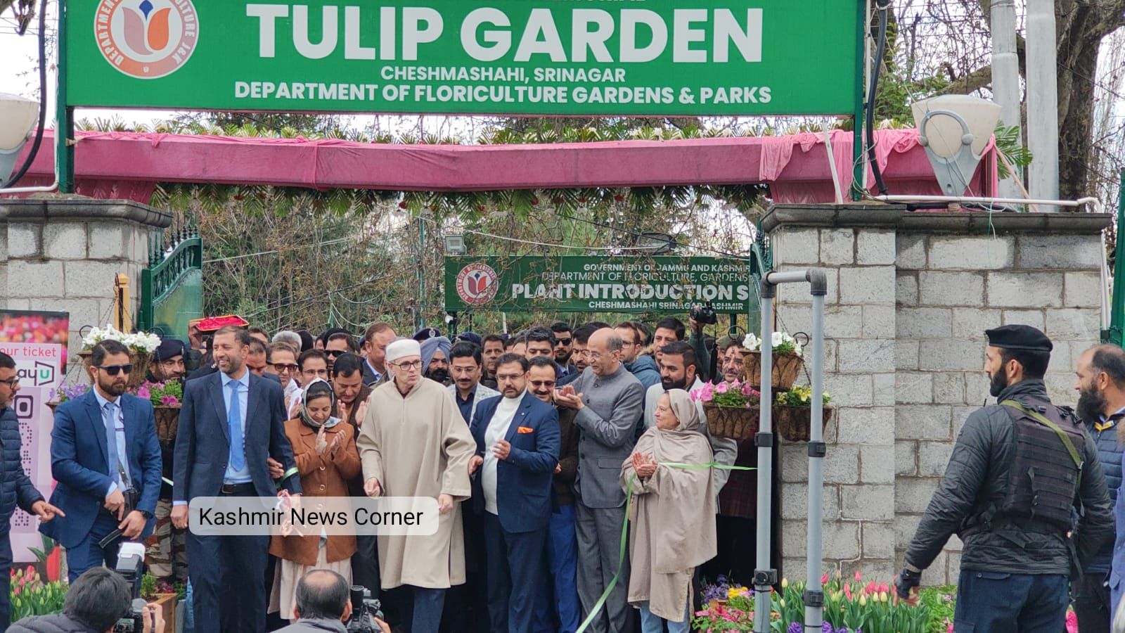 'CM Omar Abdullah Inaugurates Tulip Show–2026 at Srinagar’s Tulip Garden, Over 1.8 Million Tulips Bloom in 70 Varieties as CM Invites Tourists to Experience Kashmir’s Spring'