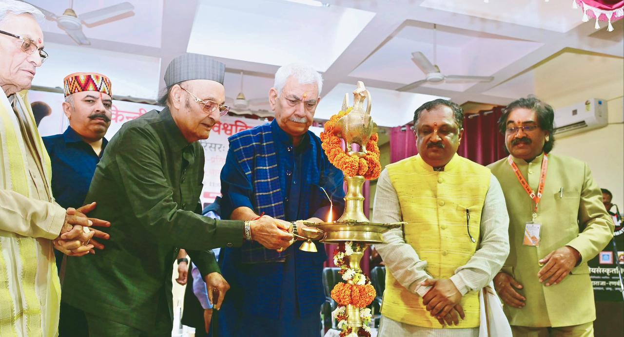'LG Manoj Sinha Unveils Bust of Maharaja Ranbir Singh at Central Sanskrit University, Jammu, Jammu Campus Renamed as ‘Maharaja Ranbir Singh Campus'