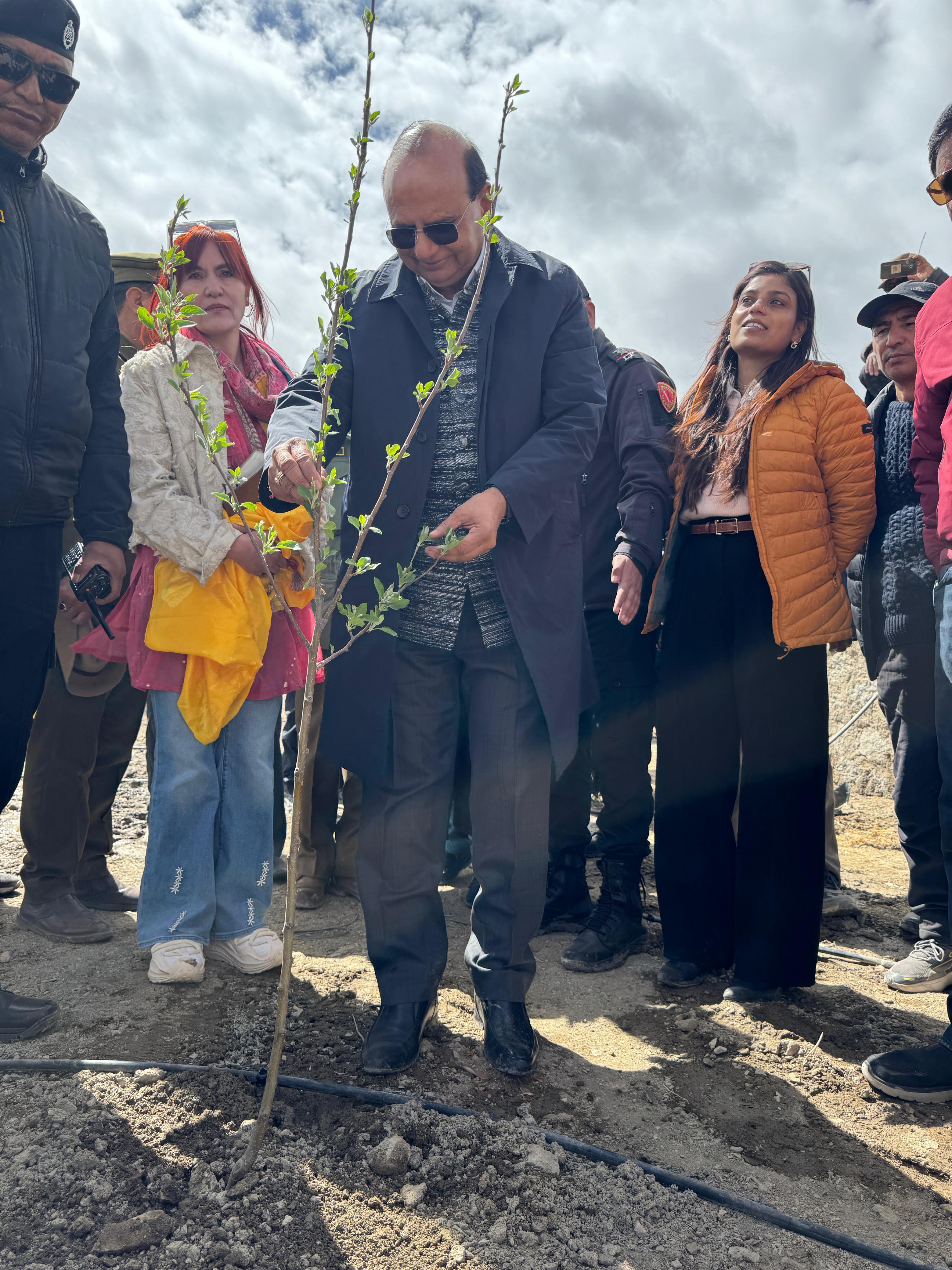 'LADAKH: L-G Vinai Kumar Saxena inspects water conservation and development projects , Reviews measures to address water scarcity in Ladakh'