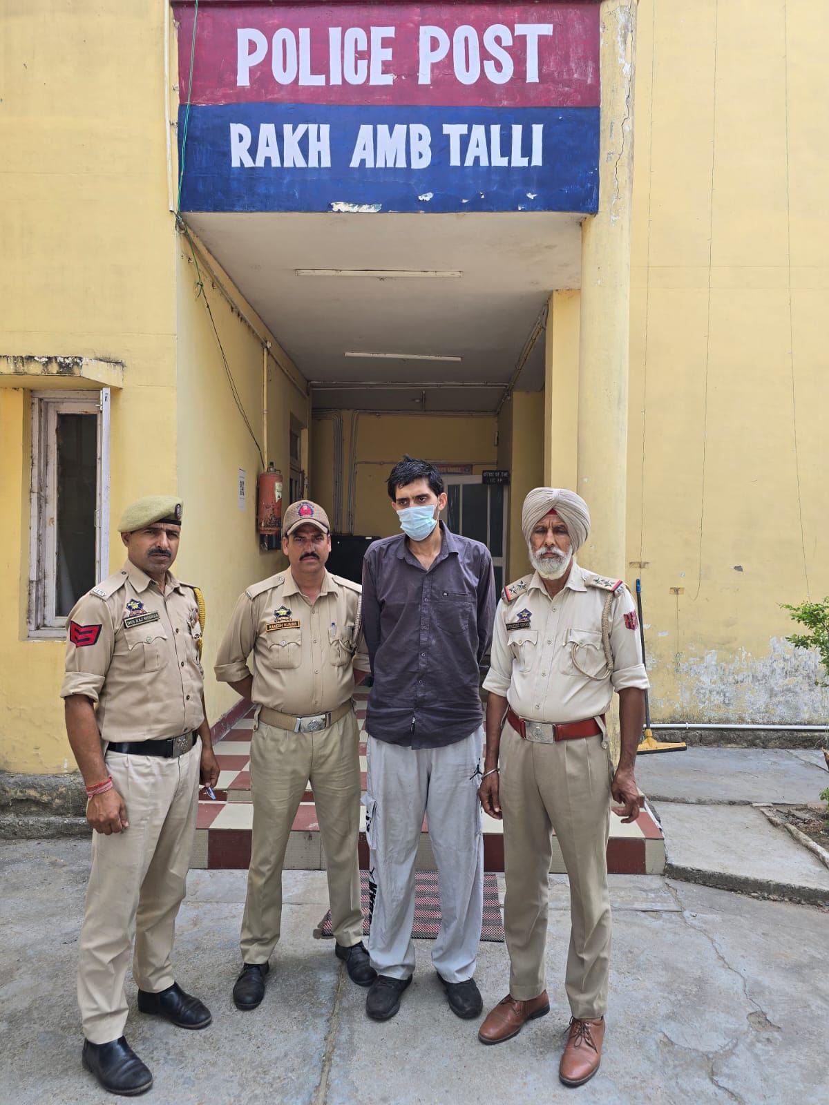 'Samba Police Arrest  Drug Peddler, Recover Heroin and Cash During Naka Check'