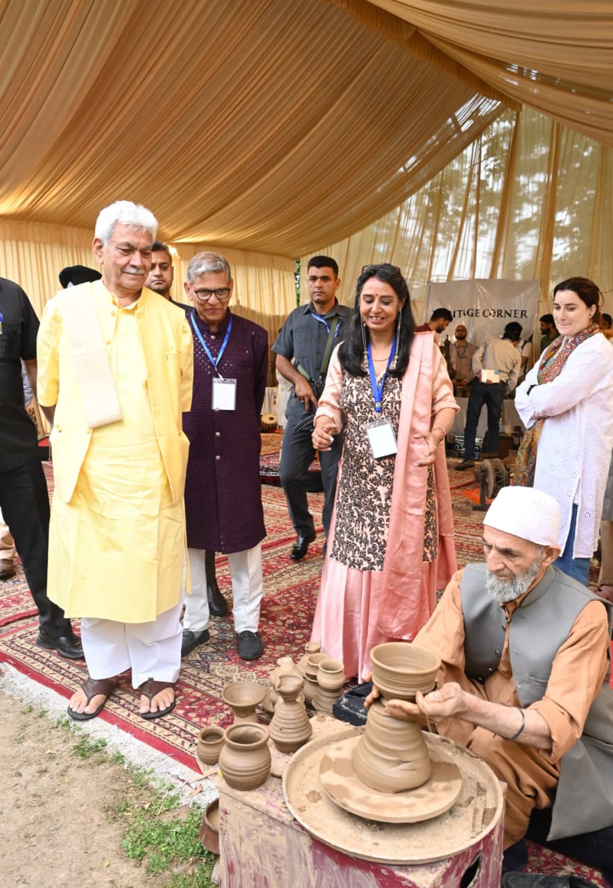 'LG Manoj Sinha Highlights Cultural Heritage and Artisan Legacy at Rang-e-Kashmir Festival'