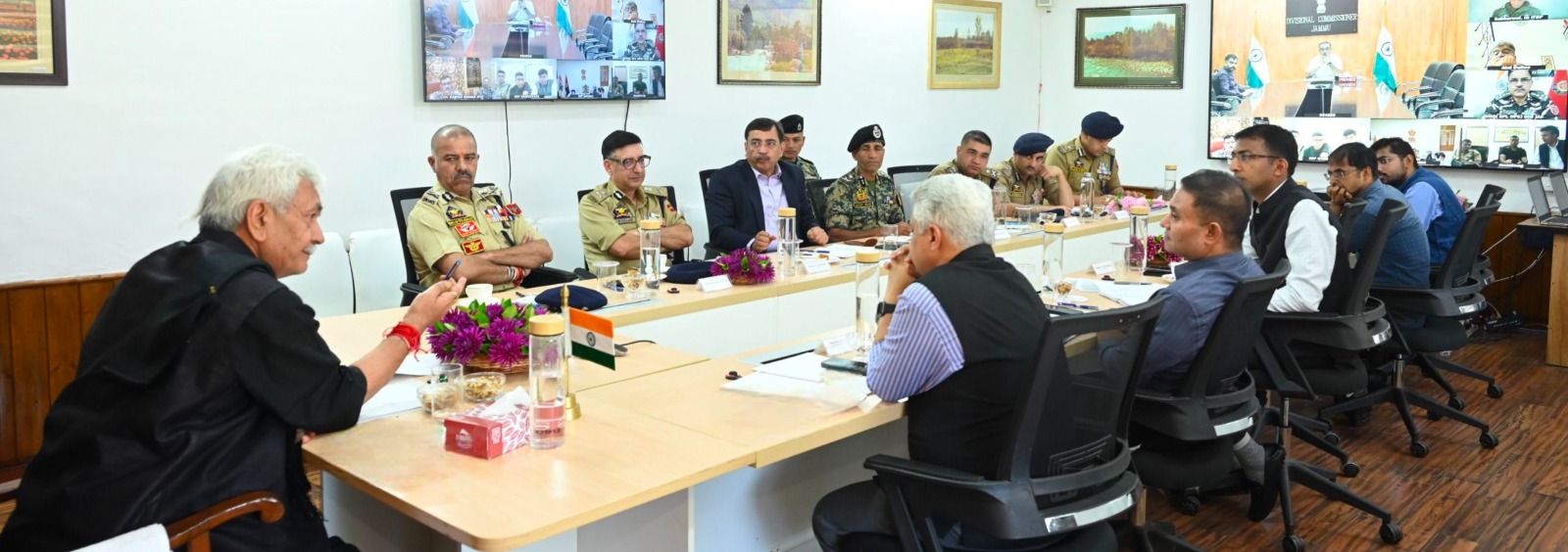 'LG Manoj Sinha Reviews Amarnath Yatra Management, Urges Pilgrims to Travel Only with Valid Registration'