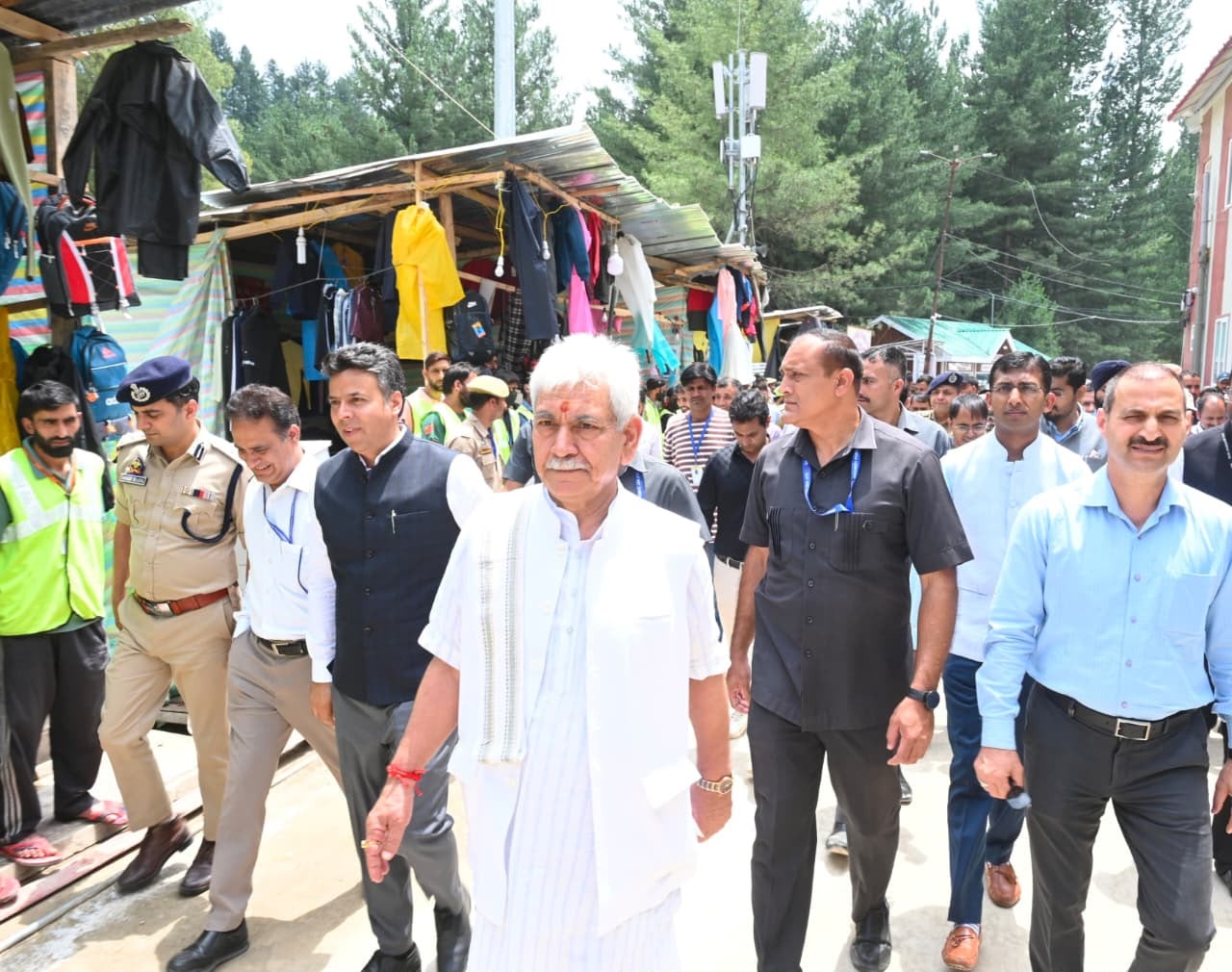 'LG Manoj Sinha Reviews Shri Amarnath Yatra Arrangements at Nunwan, Says Over 3.5 Lakh Pilgrims Complete Darshan in 15 Days'