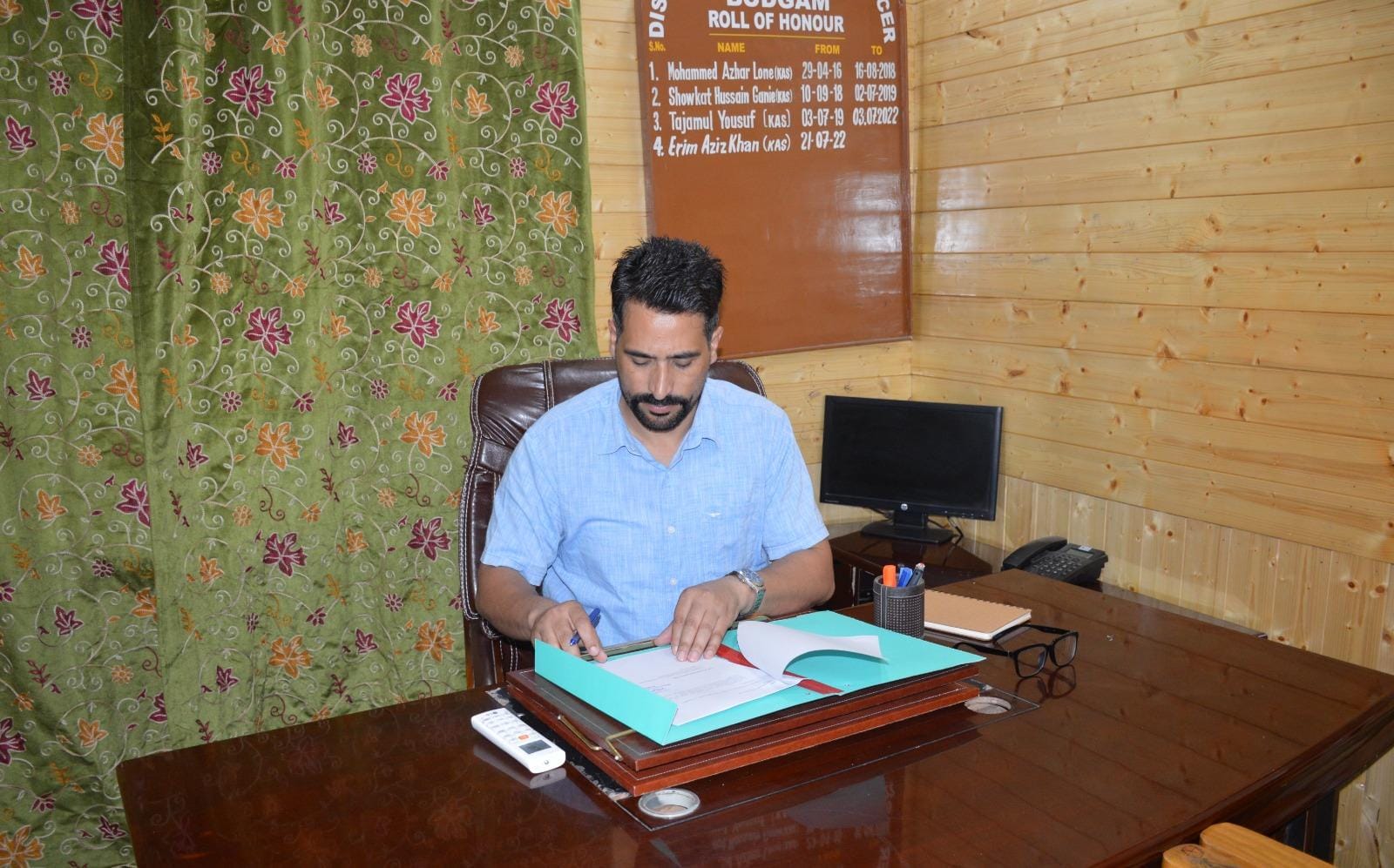 'Liyaqat Ali Mir Takes Charge as District Information Officer Budgam'
