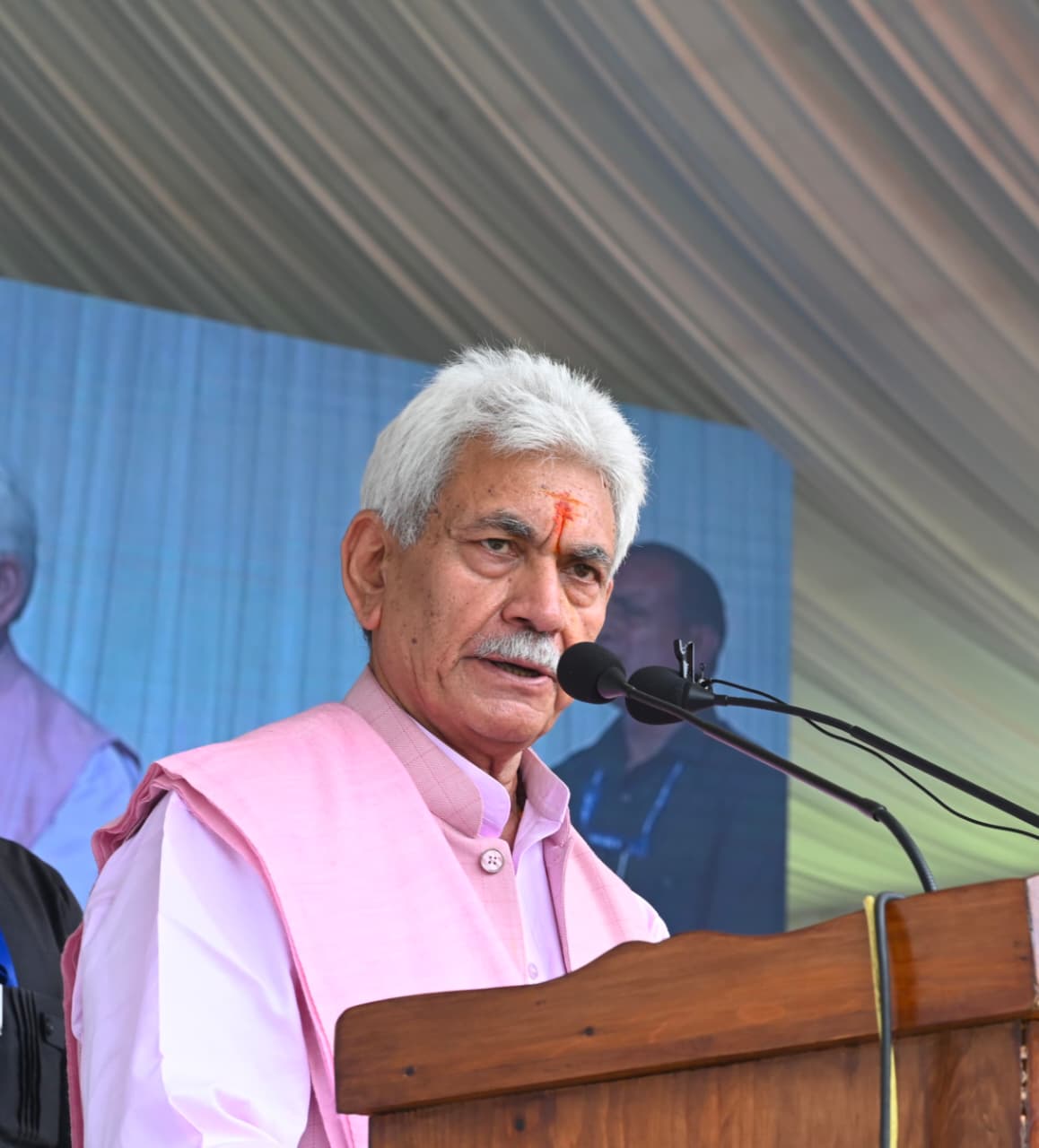 'LG Manoj Sinha Reviews Rain, Flash Flood Situation; Directs Swift Relief and Restoration Measures'