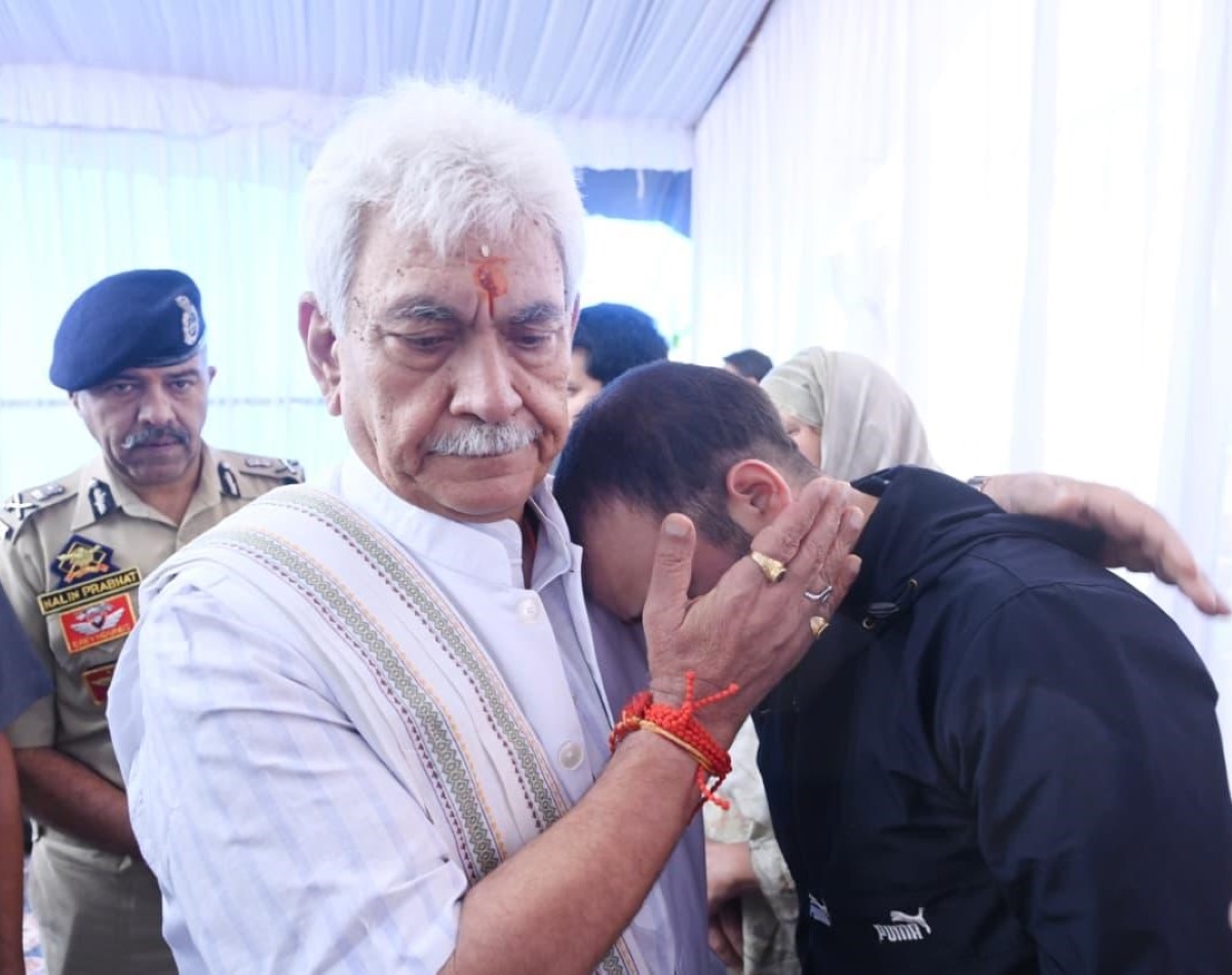'Lieutenant Governor Visits Family of Martyr Head Constable Ashiq Hussain Qureshi'