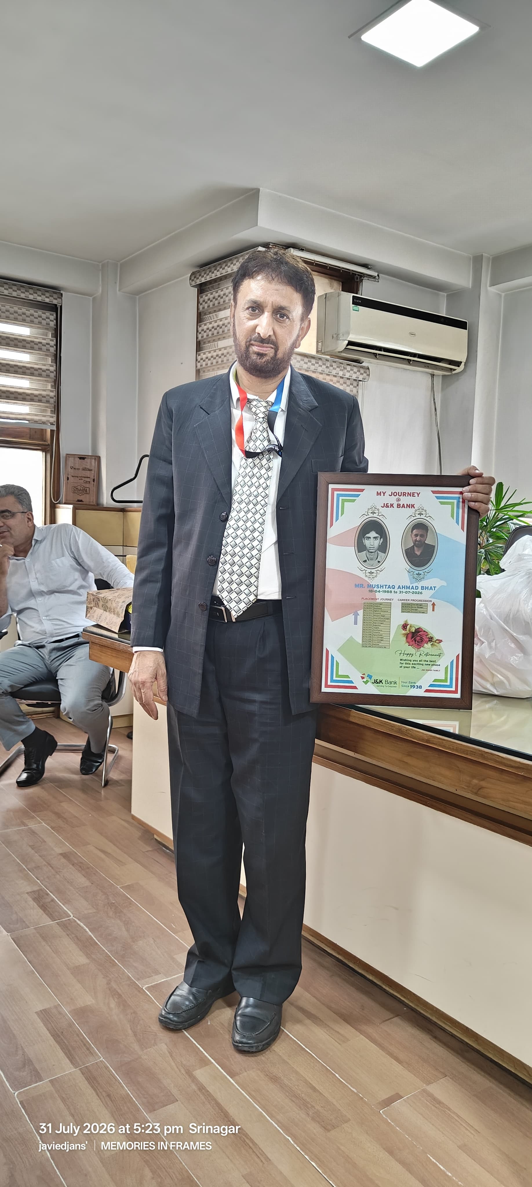'Veteran J&K Bank Chief Manager Mushtaq Ahmad Bhat Retires, Receives Grand Farewell from Officers' Associations'