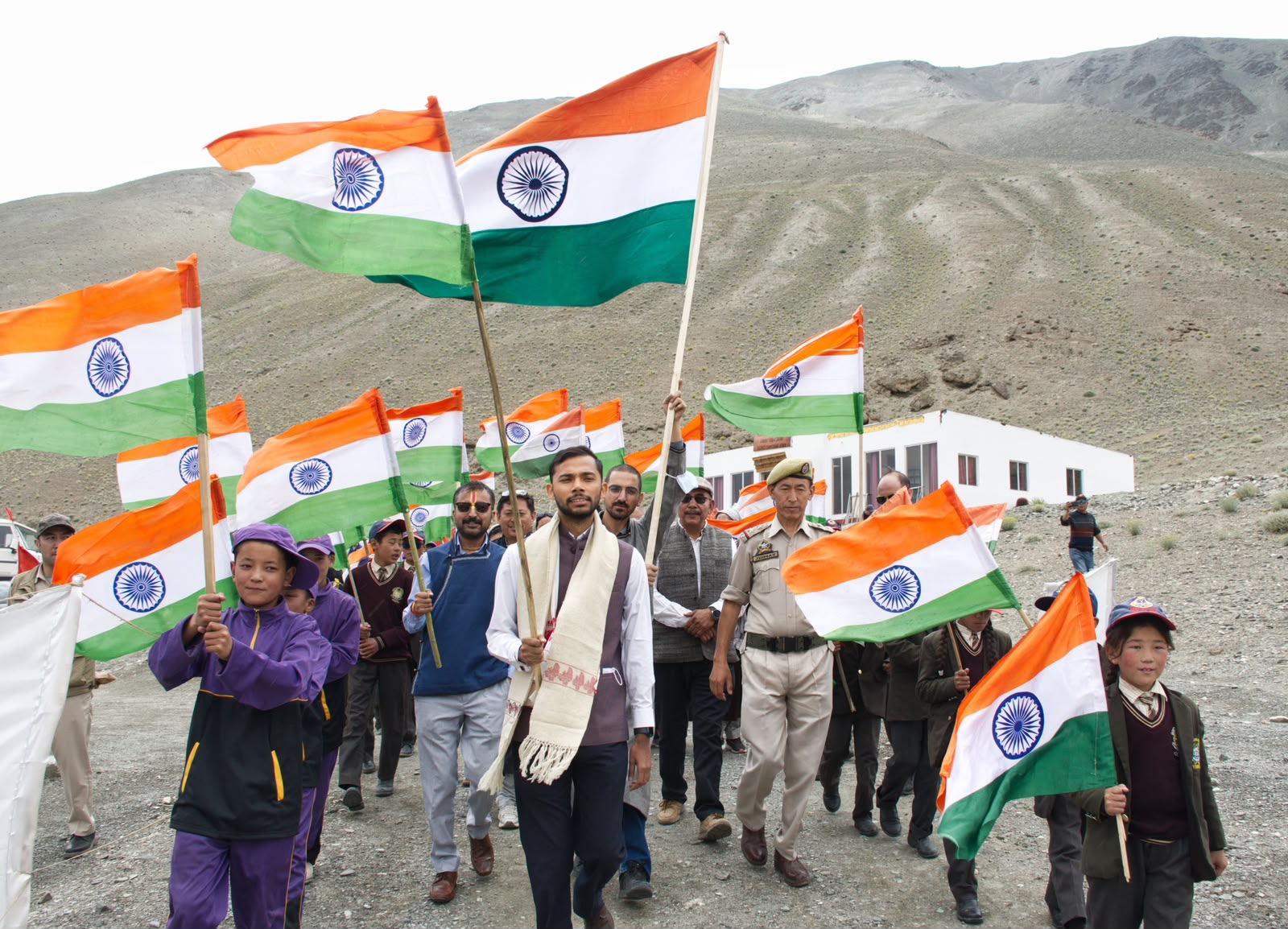 'National Handloom Day Celebrated at Pangong's Lukung, Tiranga Yatra Showcases Ladakh's Swadeshi Spirit'