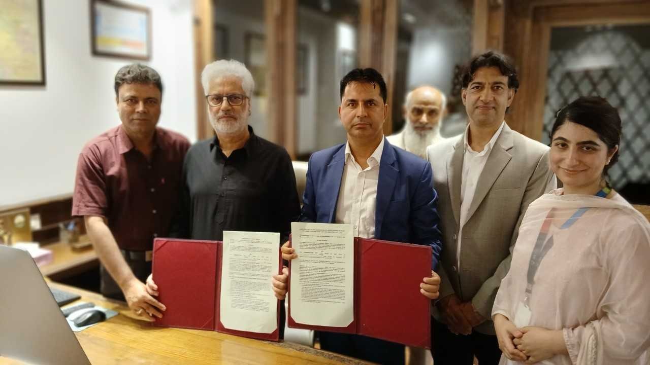 'J&K Bank signs Corporate Salary Package MoU with GK Communications'