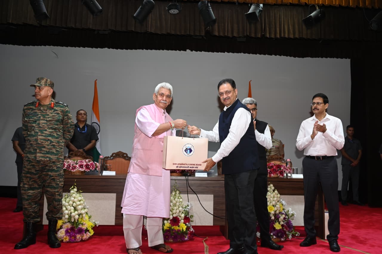 'LG Manoj Sinha felicitates J&K Bank for support to Shri Amarnathji Yatra 2026'