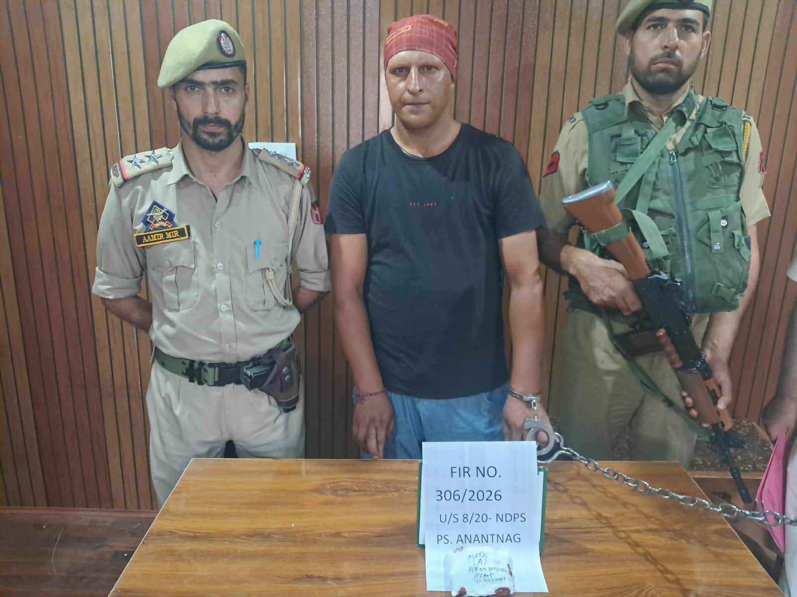 'Anantnag Police Arrest Drug Peddler, Recover Charas During Routine Checking'