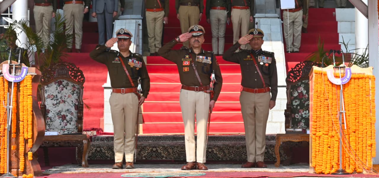 'LG Sinha Pays Tribute to Police Martyrs, Vows to Root Out Terrorism in Jammu and Kashmir'