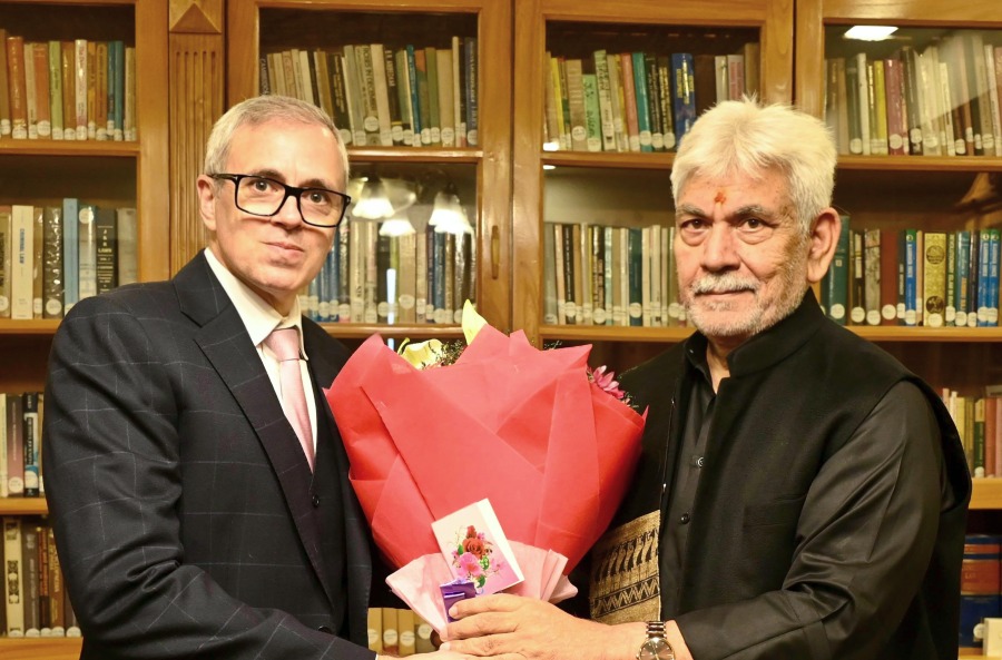 'Omar Abdullah Meets LG Manoj Sinha at Lok Bhavan in Srinagar'