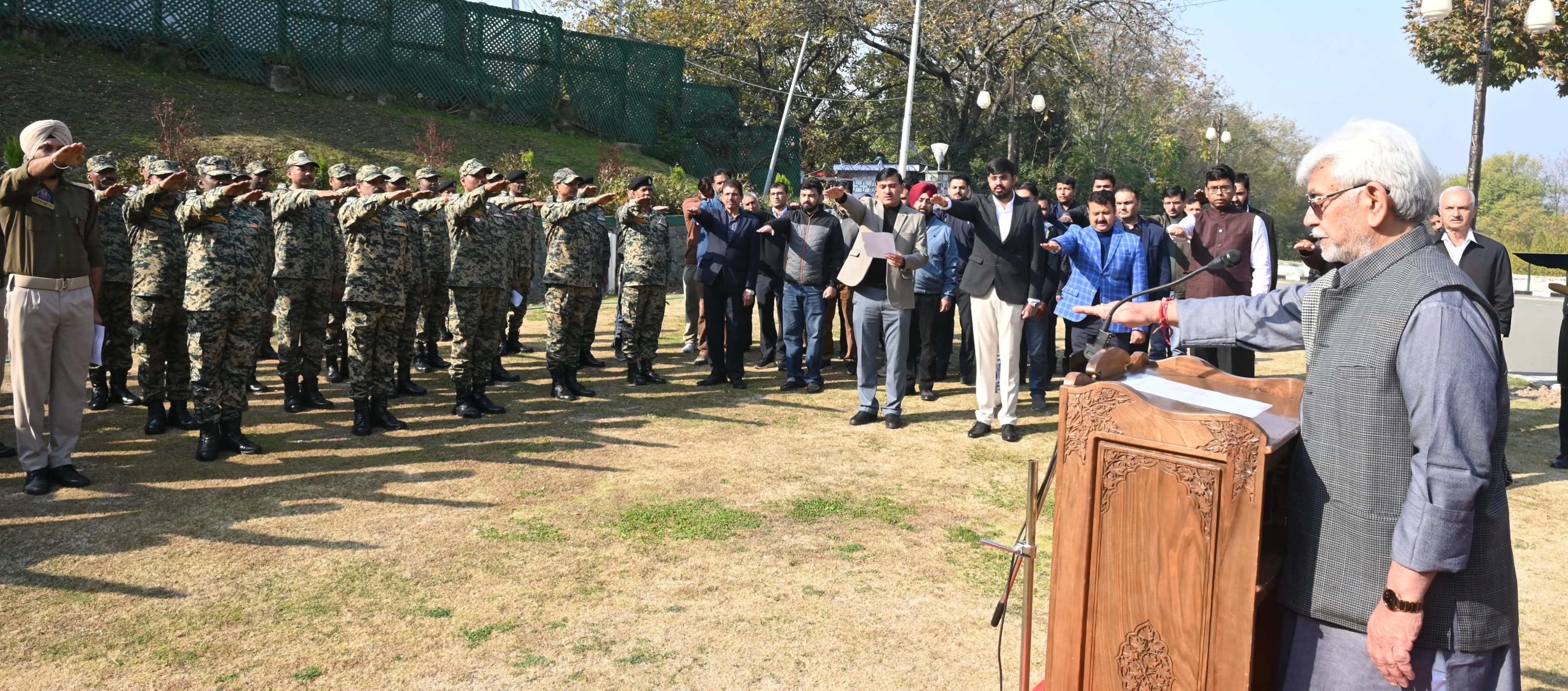 'LG Manoj Sinha Administers Unity Pledge at Lok Bhavan on Rashtriya Ekta Diwas'